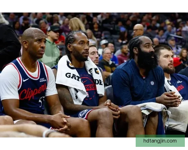 伦纳德对决詹姆斯时代锋线王者的力量与意志终极较量篮球历史舞台上 伦纳德对决詹姆斯时代锋线王者的力量与意志终极较量篮球历史舞台上